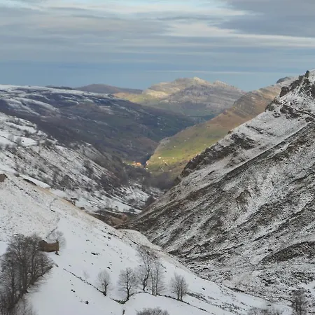 La Vieja Escuela 3* San Roque de Ríomiera