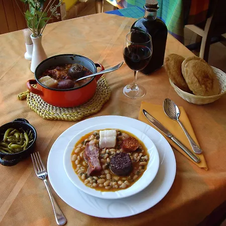 La Vieja Escuela 3* San Roque de Ríomiera