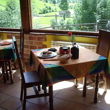 La Vieja Escuela Valles Pasiegos 3* San Roque de Ríomiera