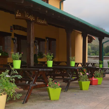 La Vieja Escuela Valles Pasiegos San Roque de Ríomiera