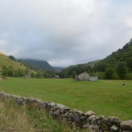 La Vieja Escuela Valles Pasiegos San Roque de Ríomiera