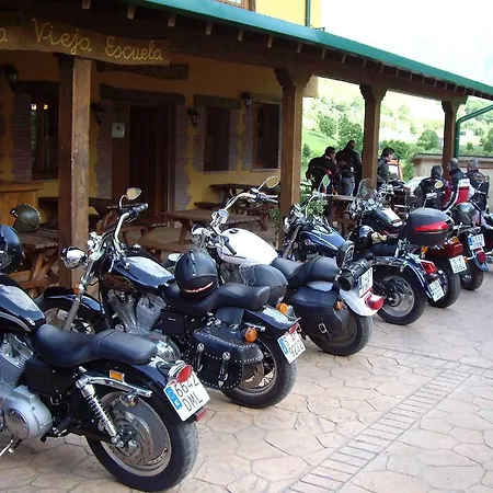 La Vieja Escuela 3* San Roque de Ríomiera