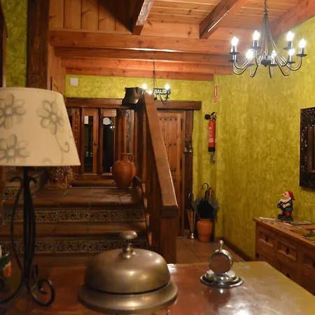 La Vieja Escuela Gasthuis San Roque de Ríomiera