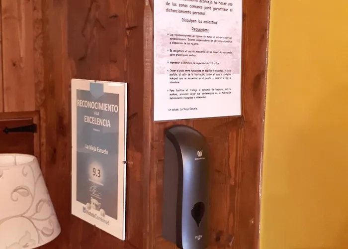 La Vieja Escuela 3* San Roque de Ríomiera