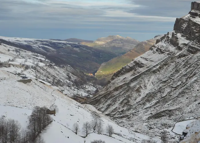 La Vieja Escuela 3* San Roque de Ríomiera