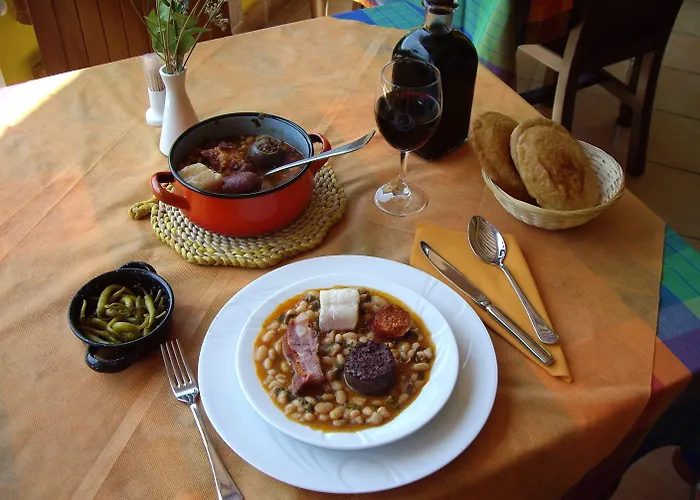 La Vieja Escuela 3* San Roque de Ríomiera