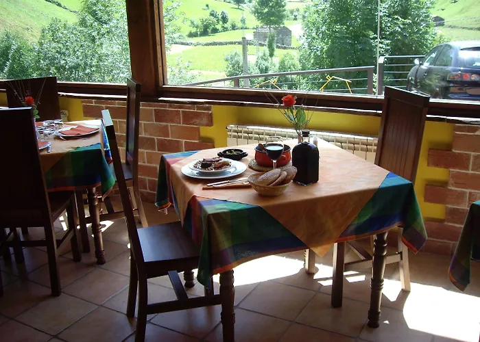 La Vieja Escuela 3* San Roque de Ríomiera