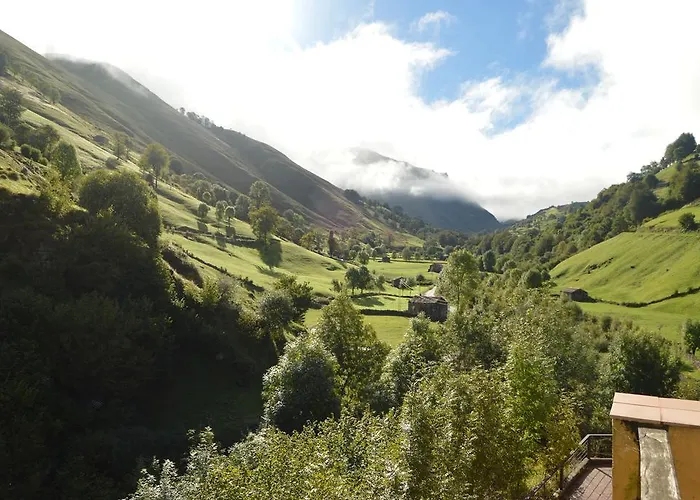 La Vieja Escuela 3* San Roque de Ríomiera