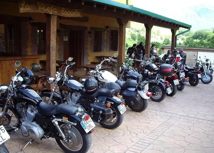 La Vieja Escuela 3* San Roque de Ríomiera