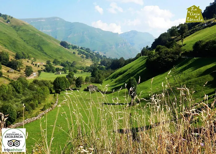La Vieja Escuela 3* San Roque de Ríomiera